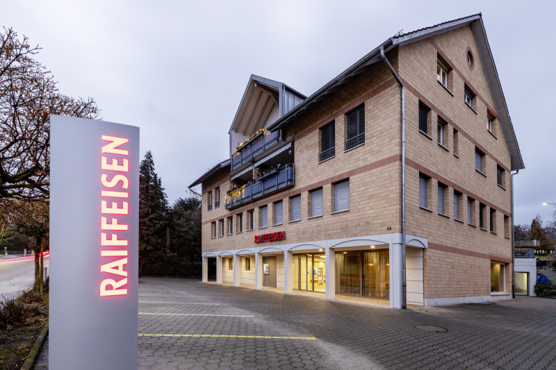 RAIFFEISENBANK_DOTTIKON_-01