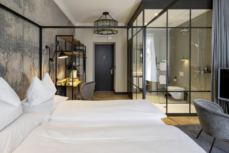 SUITE_307_12